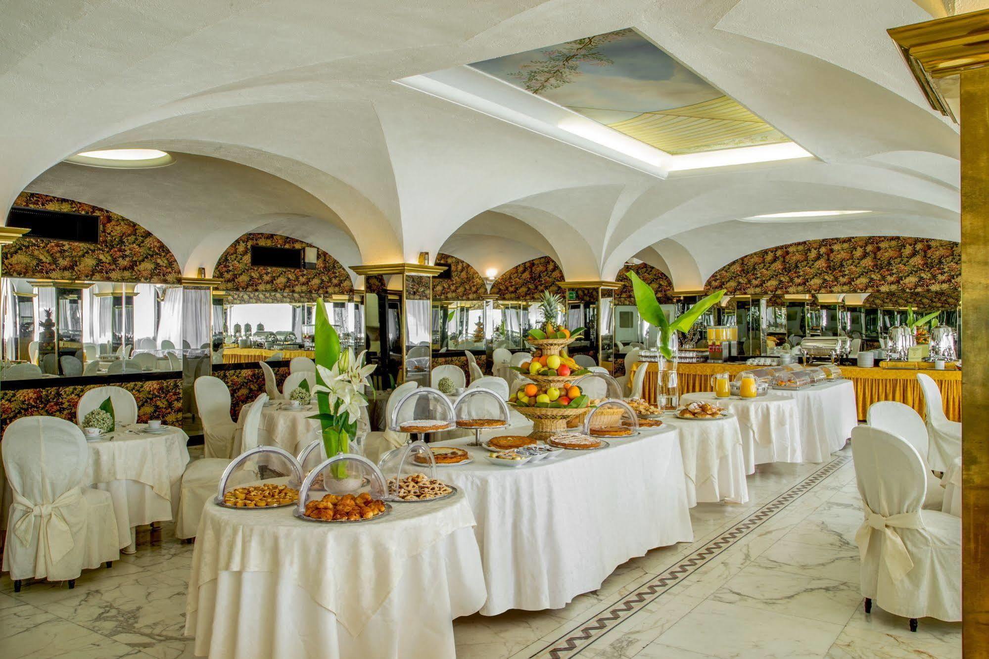 Hotel Shangri-la 4*